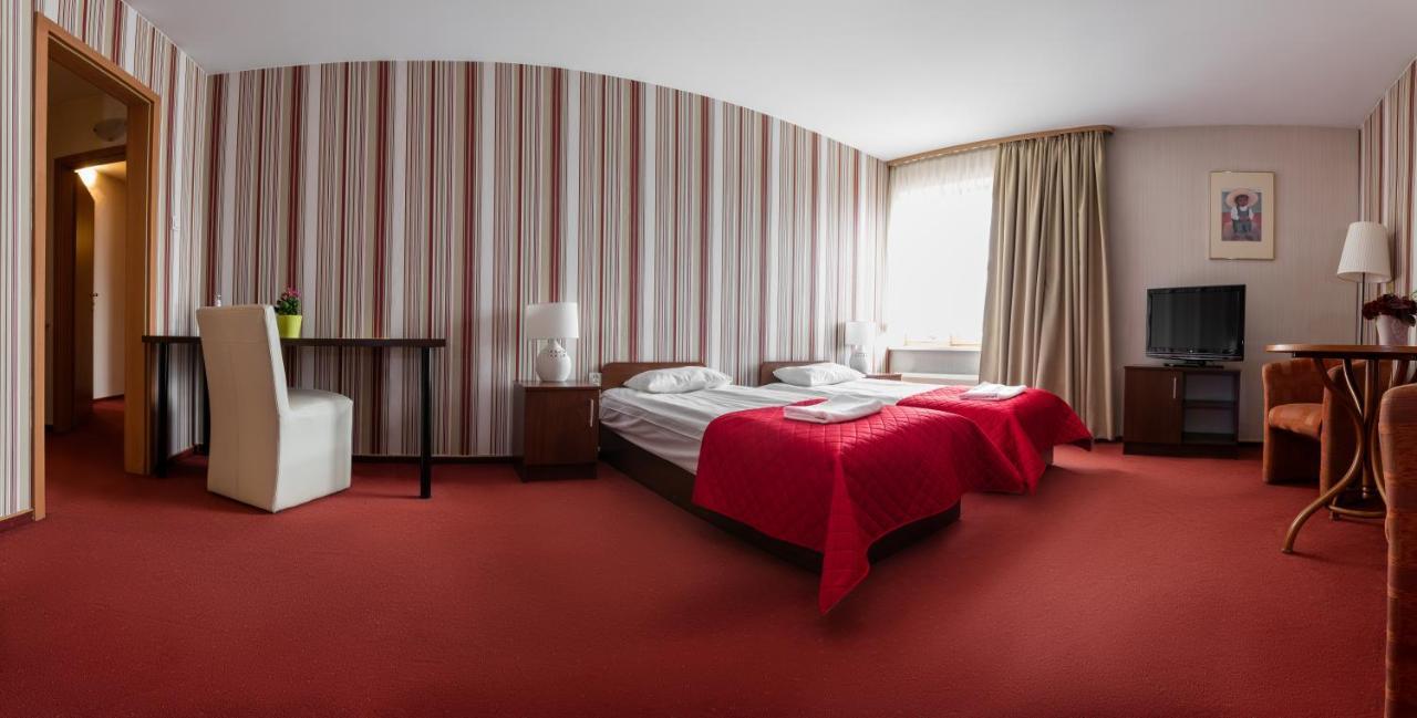 Hotel Piemont パビャニツェ エクステリア 写真